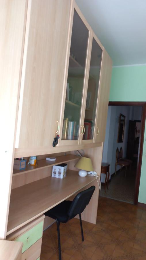 Appartamento Incantevole Al Centro Di Torvaianica Exteriör bild
