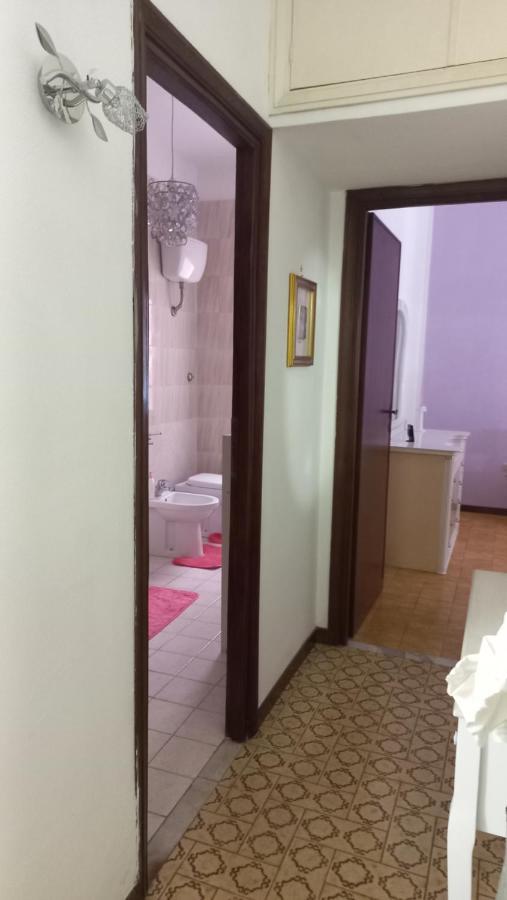 Appartamento Incantevole Al Centro Di Torvaianica Exteriör bild