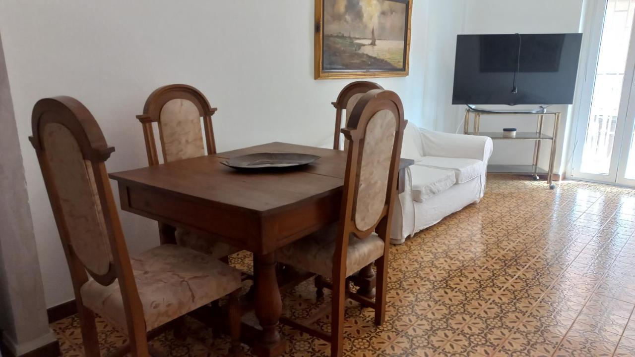 Appartamento Incantevole Al Centro Di Torvaianica Exteriör bild
