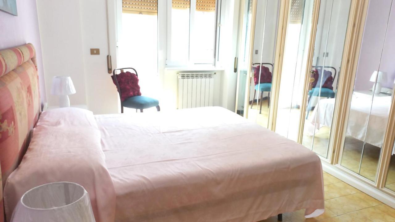Appartamento Incantevole Al Centro Di Torvaianica Exteriör bild