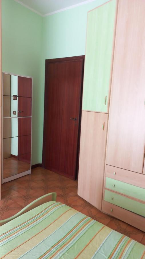 Appartamento Incantevole Al Centro Di Torvaianica Exteriör bild
