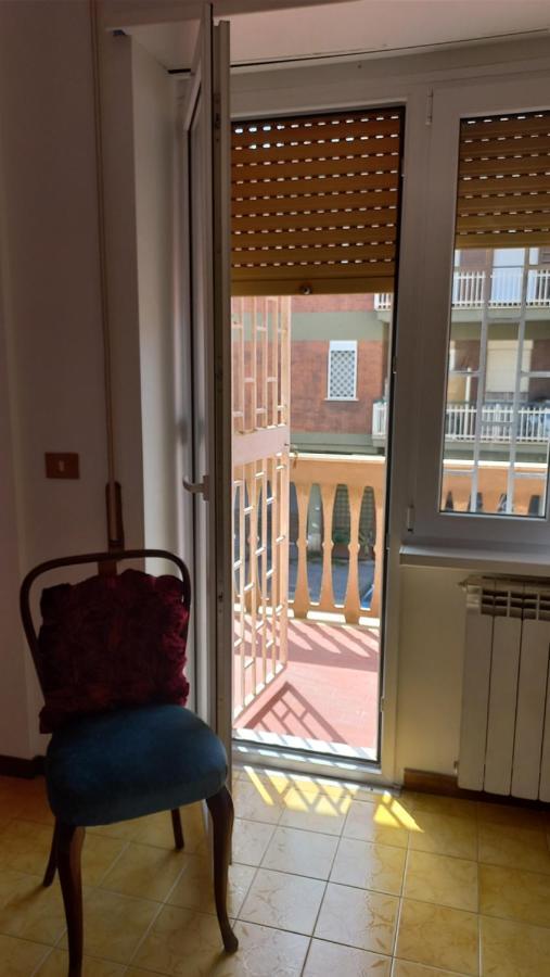 Appartamento Incantevole Al Centro Di Torvaianica Exteriör bild