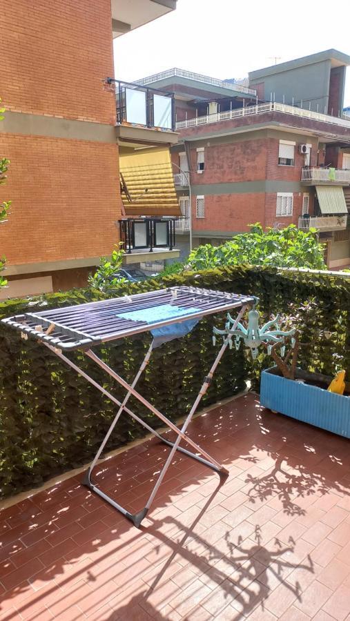Appartamento Incantevole Al Centro Di Torvaianica Exteriör bild