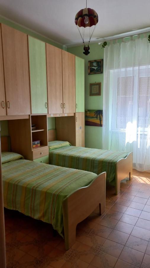 Appartamento Incantevole Al Centro Di Torvaianica Exteriör bild
