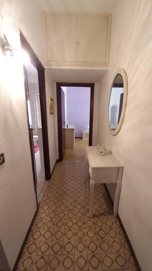 Appartamento Incantevole Al Centro Di Torvaianica Exteriör bild