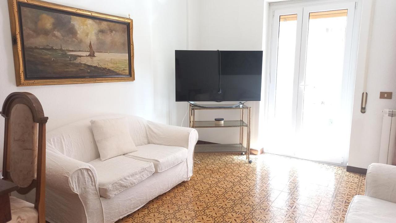 Appartamento Incantevole Al Centro Di Torvaianica Exteriör bild