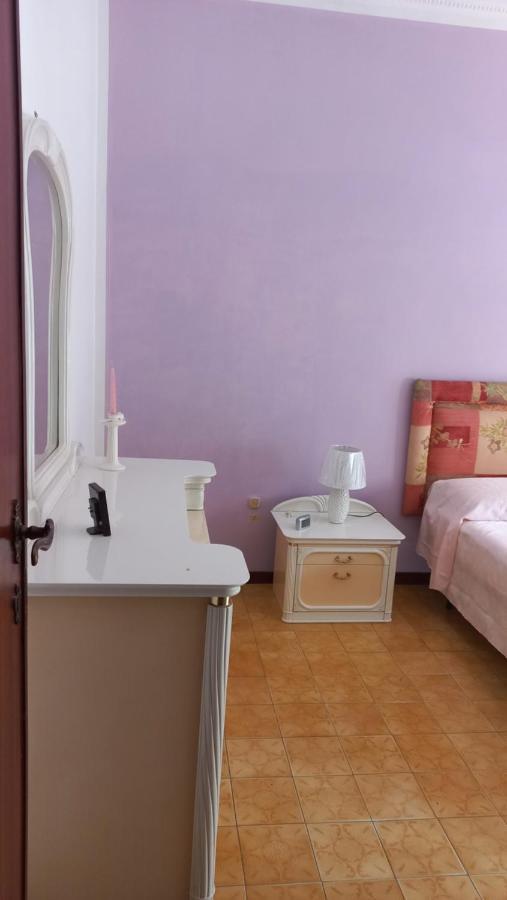 Appartamento Incantevole Al Centro Di Torvaianica Exteriör bild