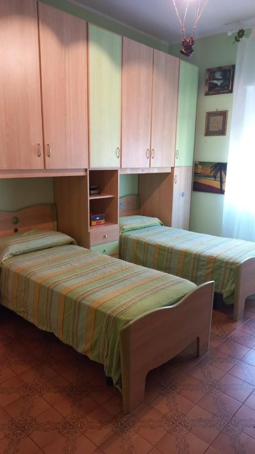 Appartamento Incantevole Al Centro Di Torvaianica Exteriör bild