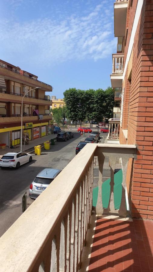 Appartamento Incantevole Al Centro Di Torvaianica Exteriör bild