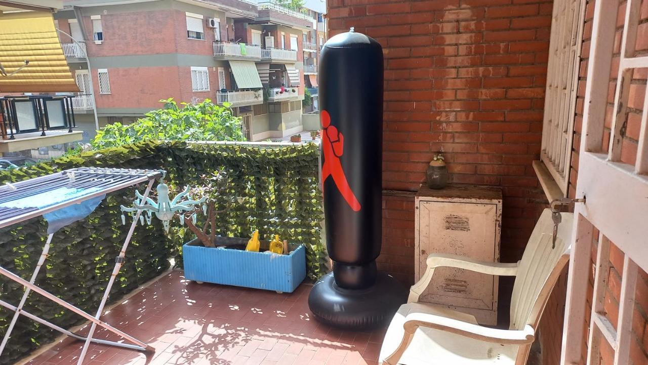 Appartamento Incantevole Al Centro Di Torvaianica Exteriör bild