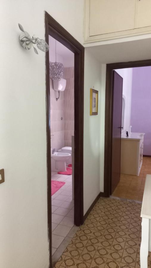 Appartamento Incantevole Al Centro Di Torvaianica Exteriör bild