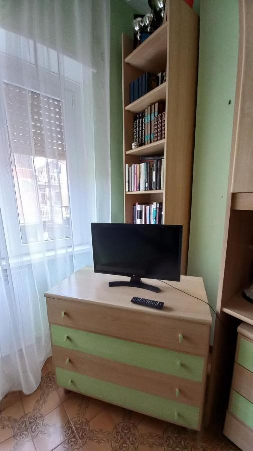 Appartamento Incantevole Al Centro Di Torvaianica Exteriör bild