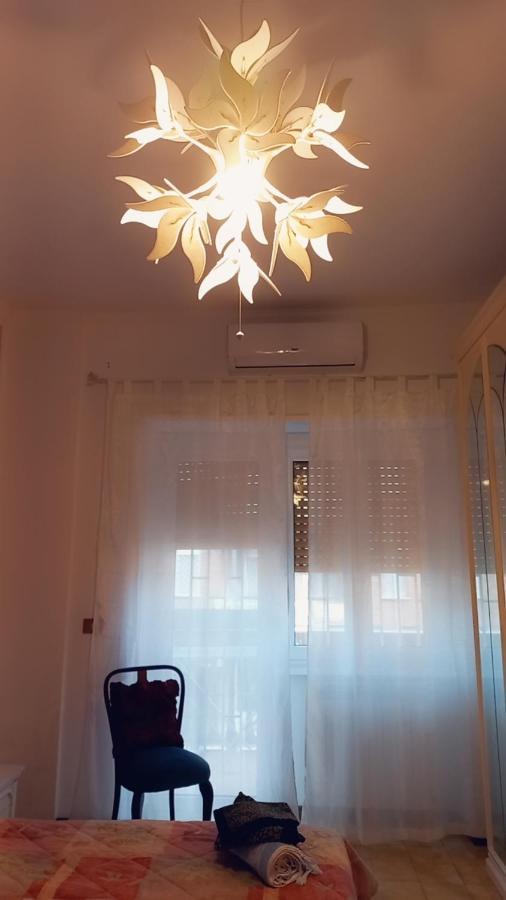 Appartamento Incantevole Al Centro Di Torvaianica Exteriör bild